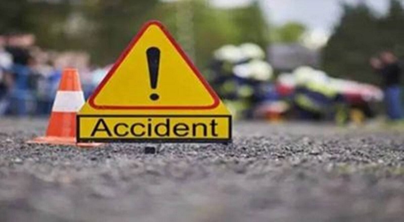 மோட்டார் சைக்கிள் ஒன்று வீதியை விட்டு விலகி மரத்தில் மோதியதில் ஒருவர் உயிரிழப்பு 